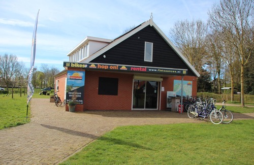 Renesse Ski Chalet | Compleet Ingericht Chalet op 400 m van Centrum en 1,7 km van het Strand Renesse