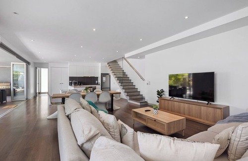 Rye House | Complete Luxury Escape - Magnificent Rye Accommodation Sleeps 30!