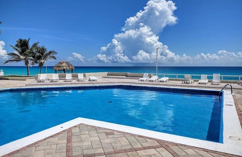 Punta Cancun Apartment | Complete Ocean front view Apartment + kitchen + bathroom 2 beds for 4 people