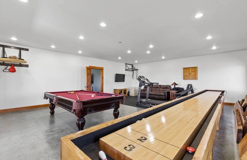 Amsterdam Other | Complete privacy! Gameroom, Sauna, Cold Plunge, B-ball, Campfire, & Yard Games.