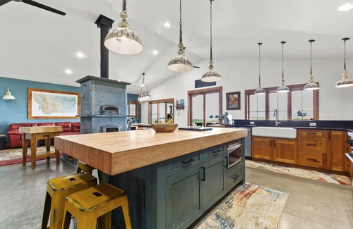 Amsterdam Other | Complete privacy! Gameroom, Sauna, Cold Plunge, B-ball, Campfire, & Yard Games.
