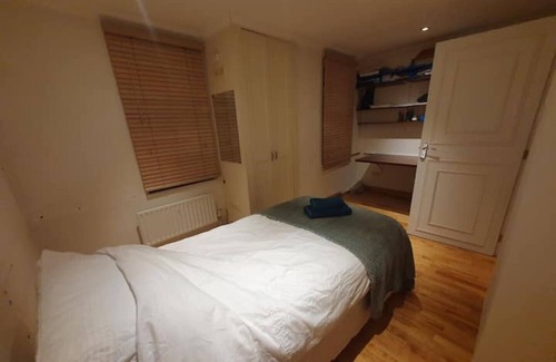 Shaftesbury House | Complete Town House, Central London, Free Parking in Secure Car Park, Zone 2