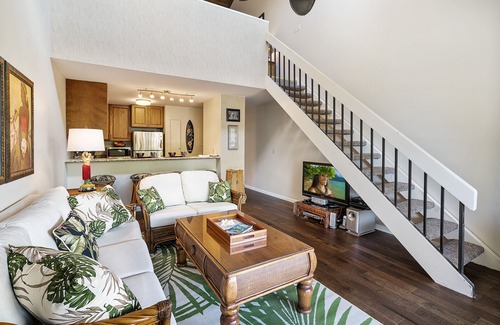 Historic Kailua Village Condo | Completely redecorated Aug. 2019 1 block to beach, free wi-fi, parking, and AC