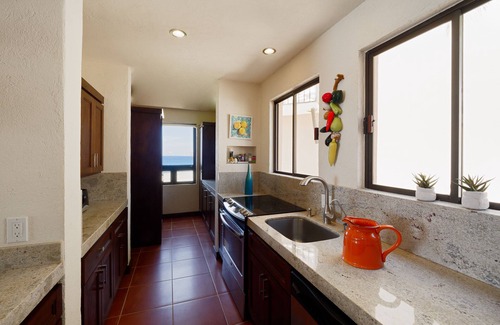 San Jose del Cabo Condo | COMPLETELY REMODELED Stunning Ocean Front Condo!