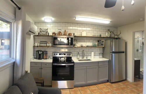 Lubbock House | Completely remodeled 1 bedroom guest house, close to TTU and Hospitals