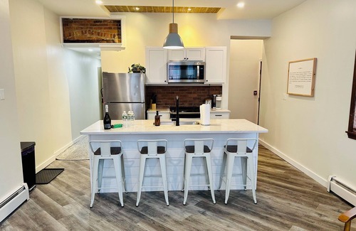 West End Apartment | Completely remodeled 2 bedroom apartment in Portland's West End