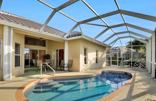 Falcons Glen House | Completely Remodeled Private Home in Lely with Pool (sleeps 6)