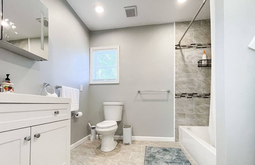 Downtown Baltimore House | Completely remodeled 4 bedrooms 2-5 baths with parking