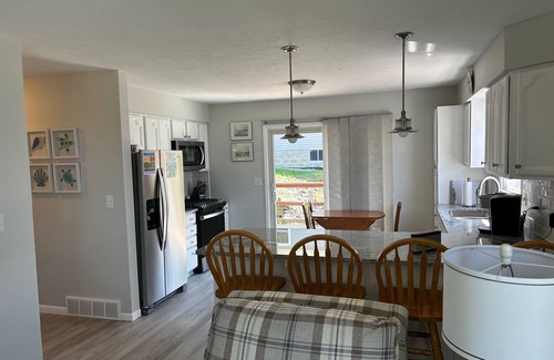 North East House | Completely Remodeled Lake House w 3 bedrooms 2 bath, deck & amazing beach view