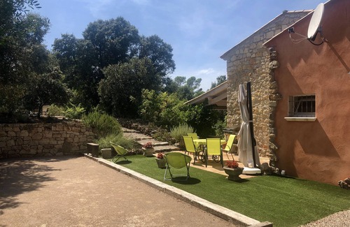 Entrecasteaux House | Completely renovated, air-conditioned sheepfold in the middle of the pines