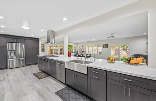 Orange House | ❤️COMPLETELY RENOVATED QUIET LUXURY HOME NEAR DISNEYLAND❤️