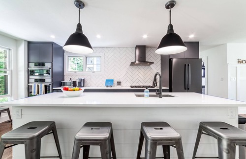 Katama House | COMPLETELY RENOVATED HOME WITH HEATED POOL & SPA + ACCESS TO KATAMA BAY