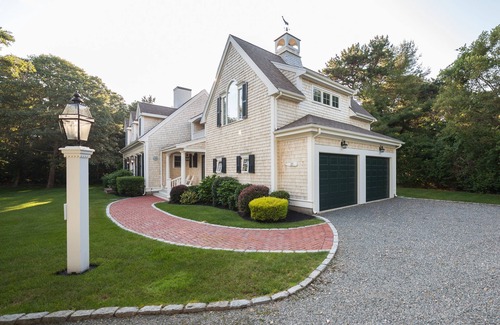 Katama House | COMPLETELY RENOVATED HOME WITH HEATED POOL & SPA + ACCESS TO KATAMA BAY
