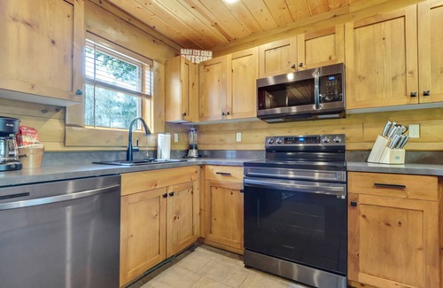 Boyne City Cabin | Completely updated Boyne Mountain Cabin Ski-in/out