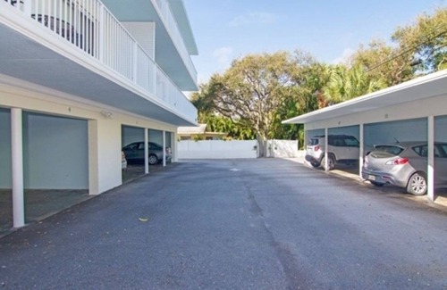Central Beach Condo | Completely updated condo in perfect location 2 blocks to beach and Ocean Drive