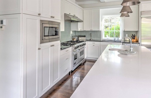 Sagaponack House | Complex located in Sagaponack, walking distance to Wolffer Estate with.
