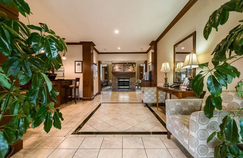 Oak Condo | Complimentary Breakfast Buffet + Free Wi-Fi | Short Drive to the Beach