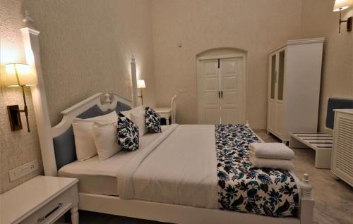 Rewari Hotel | Compound INN