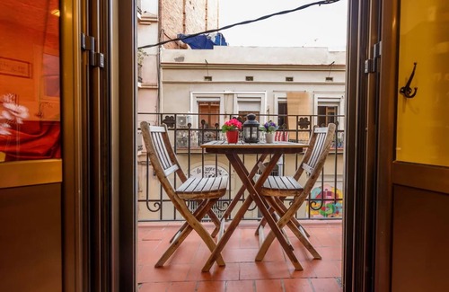El Poble-sec Apartment | Concordia - Ramblas Rentals Cozy & Renovated 2BR - Balcony+Lift 20m Ramblas