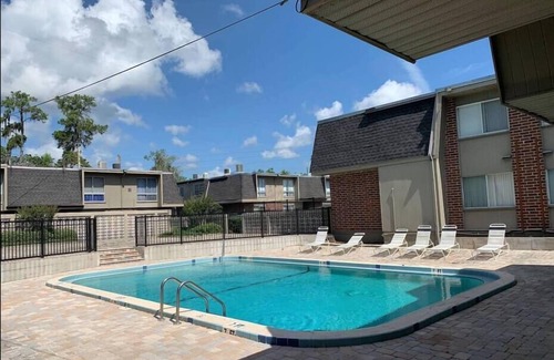Gainesville Condo | ConCrete Suite 🪨🌿 5 Min Walk to Shands/UF