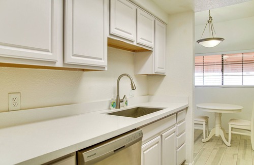 South Mountain Condo | Condo 1 Mi to South Mountain Park! Unwind Poolside