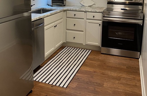 Athens Condo | Condo 1 Mile Sanford Stadium, Tailgate Lot, Sleeps 4