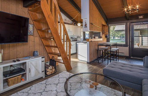 Big Sky Meadow Village Condo | Condo at Golf Course w/shared hot tub/sauna, views, nordic ski/in-out - Big Sky Cozy Mountain Chalet