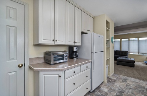 Northeast Virginia Beach Condo | Condo by beach and state park
