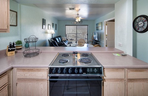 Lake Havasu City Condo | Condo by the Lake! Heated Pool, Walking distance to Lake and Golfing