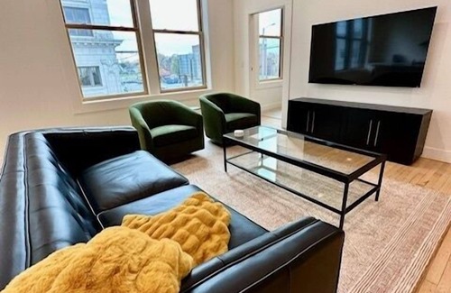 Van Buren Condo | Condo C - Gallery Suites Downtown Marion