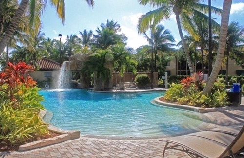 Naples Cottage | Condo Close to 5th Avenue and Naples Beach
