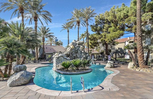 Las Vegas Condo | Condo close to Strip and Raiders Stadium