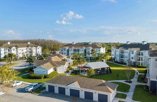 Sunny Isles Beach Condo | Condo close to the Beach | 4 Guests | Pool, Gym, Tennis