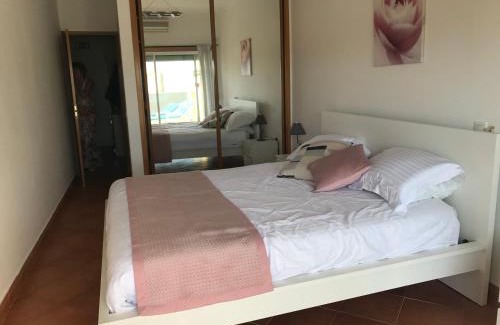 Albardeira Apartment | Condo do Mar Lovely first floor apartment with pool