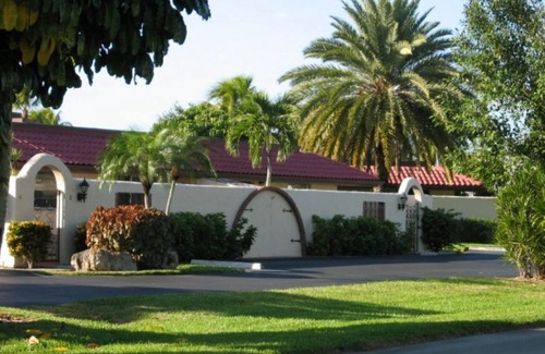 East Naples Condo | Condo for Season Renters available - Glades-Country-Club - Naples