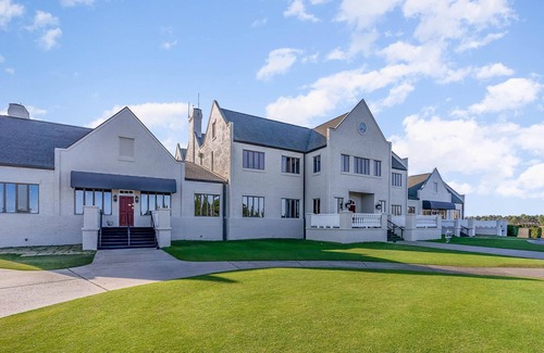 Red Hill Condo | Condo in Legends Golf Course Resort with a great Pub Next Door to the Unit