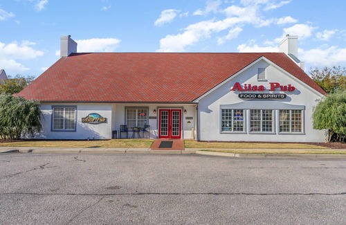 Red Hill Condo | Condo in Legends Golf Course Resort with a great Pub Next Door to the Unit