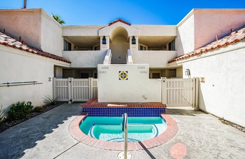 La Quinta Condo | Condo in the Desert WEEKEND 2 Close to Coachella Music and Arts Festival Shuttle