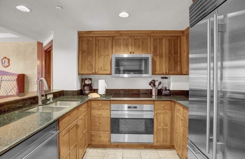 Vail Condo | Condo in the heart of Vail - Free Breakfast, Free Parking, No Resort Fee