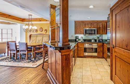 Vail Condo | Condo in the heart of Vail - Free Breakfast, Free Parking, No Resort Fee