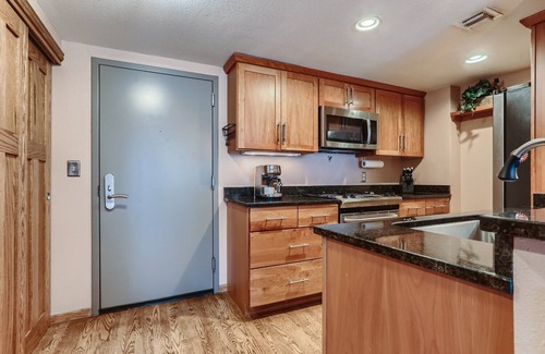 LoDo Condo | Condo in the Sky - Amazing Views - Gym