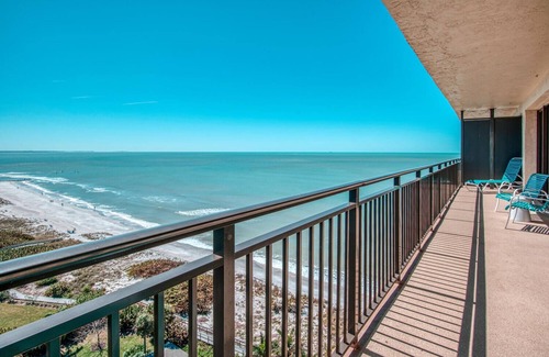 Sunset Beach Condo | Condo is on Sunset Beach! Fall in love with ocean front living.