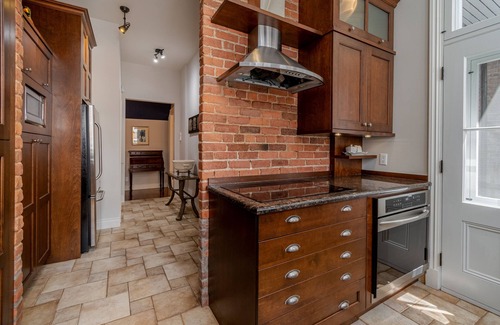 Old Quebec Apartment | Condo Méribel Vieux-Quebec! 2100 ft., n3 bedrooms, Free inside parking, BBQ.