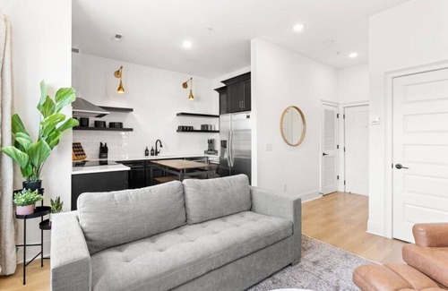 Cleveland Park Condo | Condo Near Downtown Broadway & Stadium - Free Parking