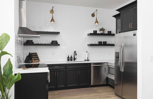 Cleveland Park Condo | Condo Near Downtown Broadway & Stadium - Free Parking