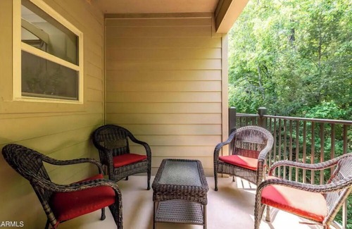 Townsend Condo | Condo nestled in the Smokies with pool!