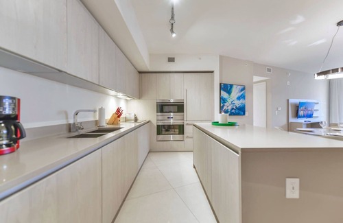 Hollywood South Central Beach Apartment | Condo on 37th Floor! The Beach Awaits For You