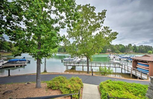 Salem Apartment | Condo on Lake Keowee with Resort Amenities and Pool!