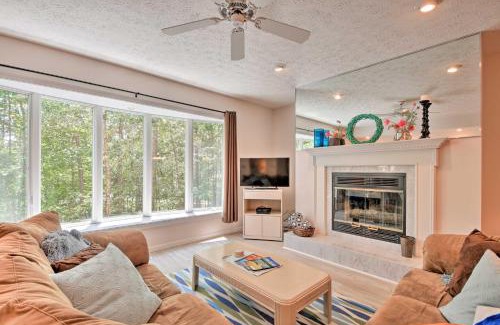 Salem Apartment | Condo on Lake Keowee with Resort Amenities and Pool!