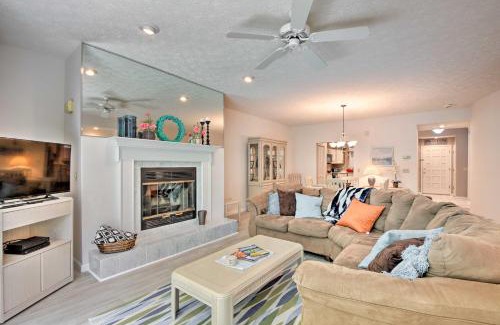 Salem Apartment | Condo on Lake Keowee with Resort Amenities and Pool!